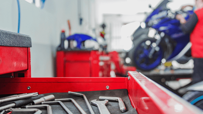 Il cambio elettronico rovina il cambio della moto? La verità tecnica.